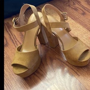 Brand new size 8 heels